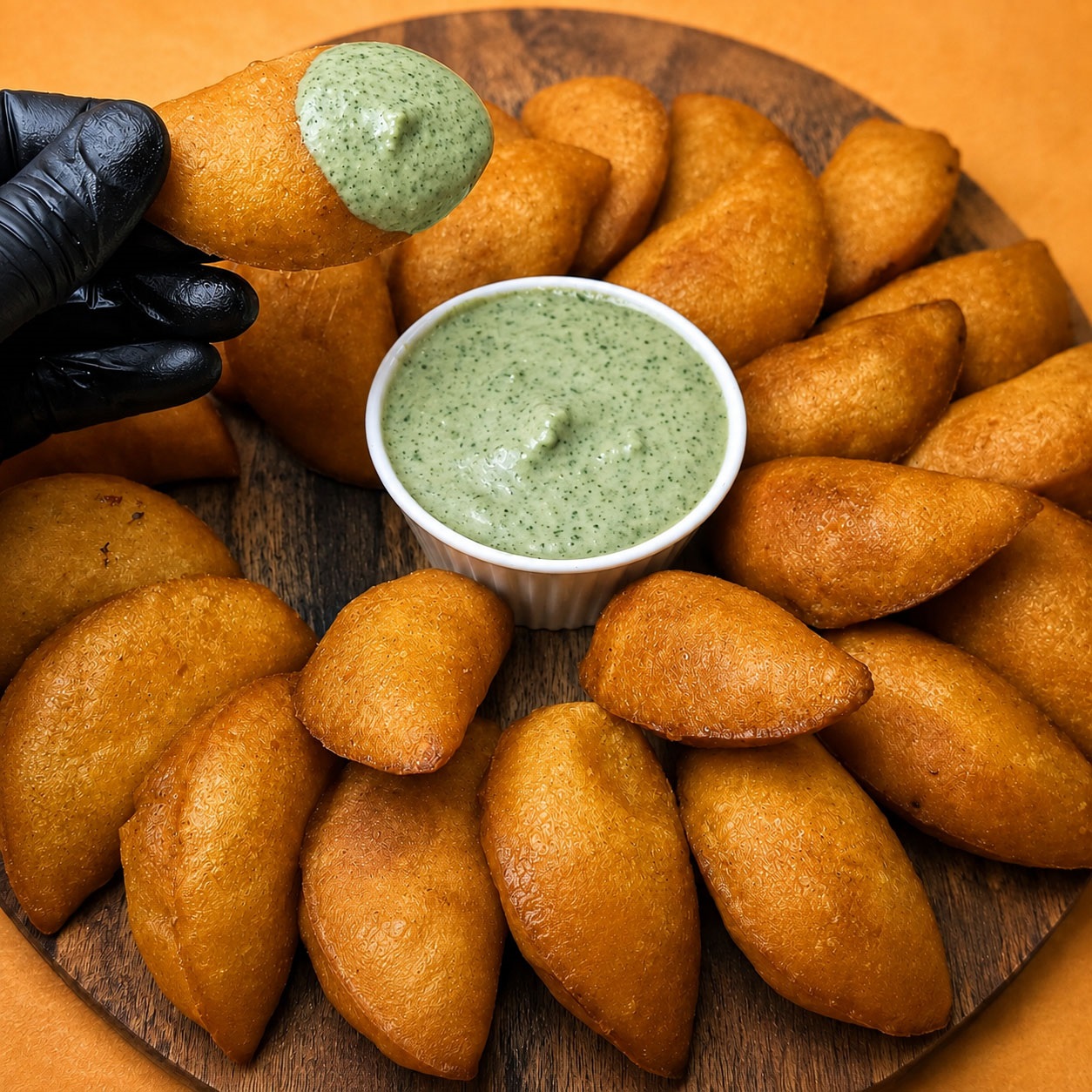 Combo de 25 mini empanadas venezolanas